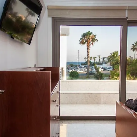 Beach Larnaca 沃罗里尼