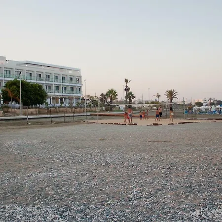 Beach Larnaca 别墅 *