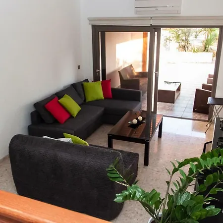 Beach Larnaca 别墅